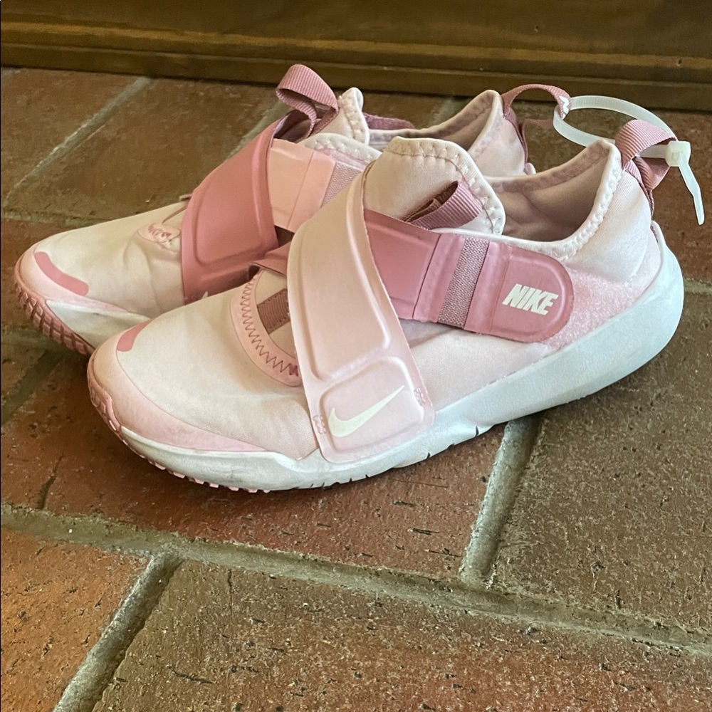 Nike Kids Flex Advanced Light Pink Strap Sneakers